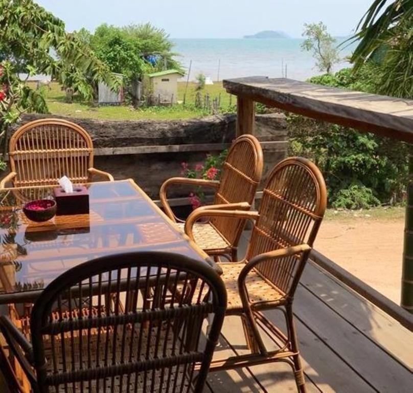 Kepmandou Lounge-Bar Bed & Breakfast Exterior foto