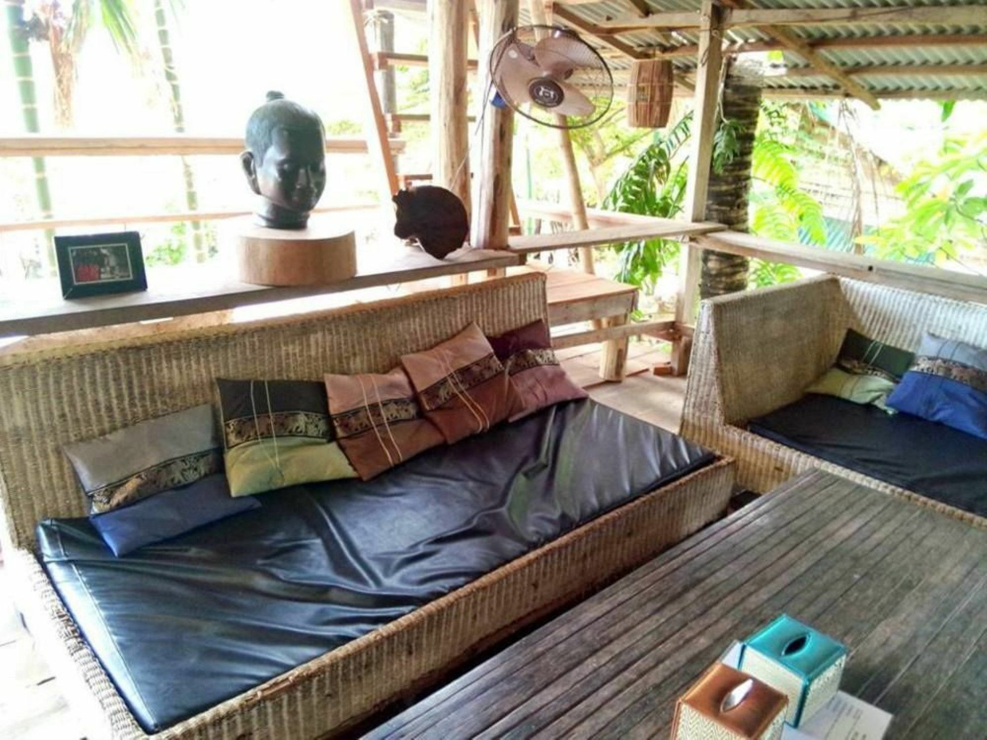 Kepmandou Lounge-Bar Bed & Breakfast Exterior foto